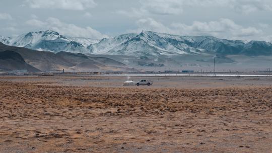 西藏旅游风光317国道高原牧场雪山帐篷