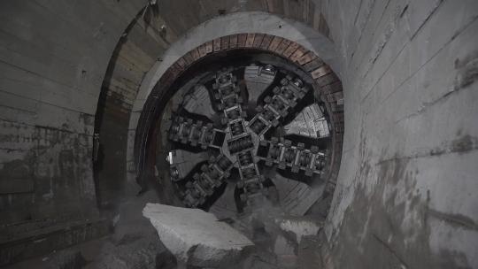 TBM盾构机地铁隧道施工高清视频素材