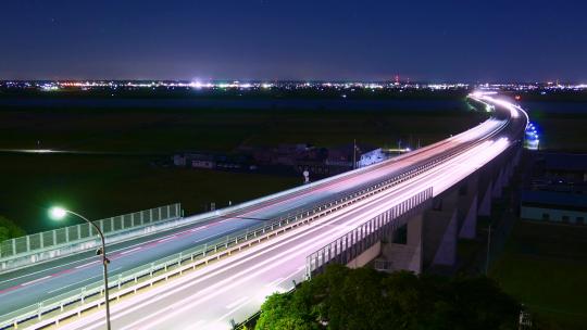 夜间高速公路的延时拍摄