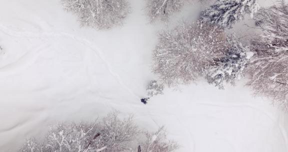 航拍雪景雪地男子在雪中行走