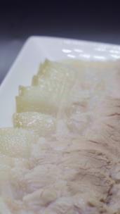 水煮猪五花肉片展示竖版高清在线视频素材下载