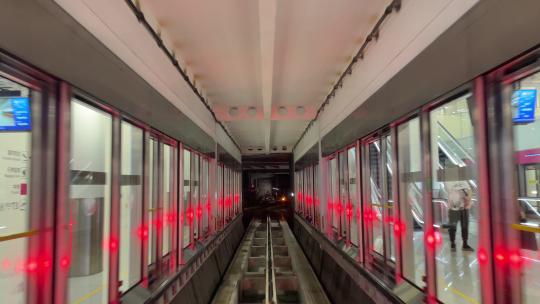 地铁在隧道里穿梭视频素材模板下载