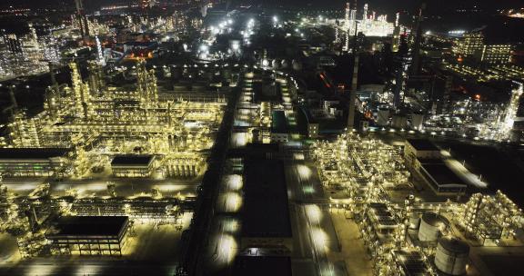 石油化工厂炼化厂夜景航拍