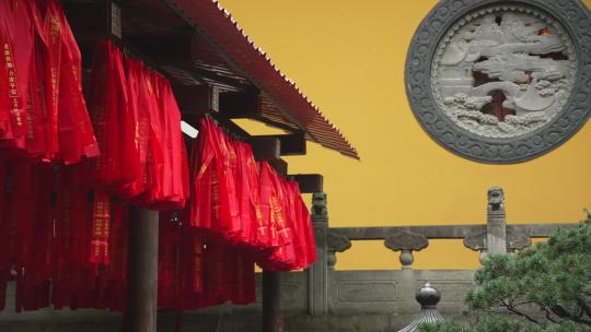 杭州上天竺寺庙黄墙