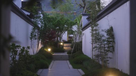 晚上中式传统园林建筑过道路灯夜景