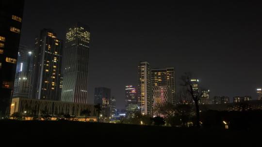 4K高清实拍都市夜景商业中心灯光