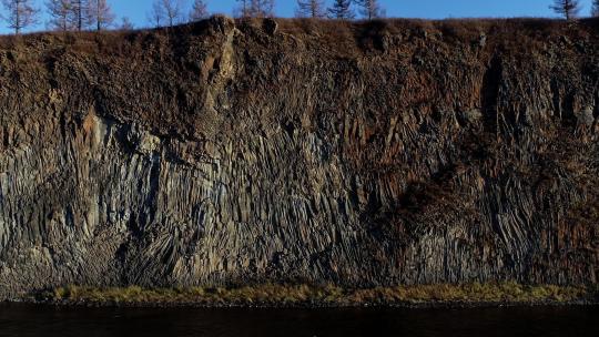 高清航拍鬼斧神工自然天成的山水岩壁画
