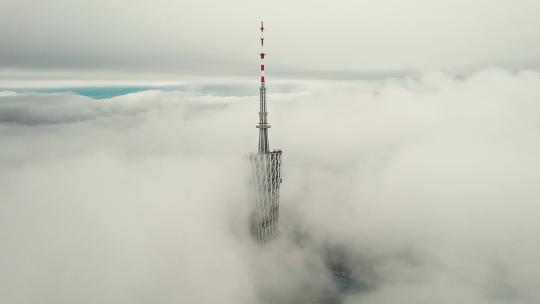 广州城市地标广州塔雨后穿云航拍4K视频