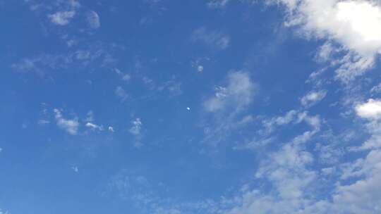 蓝天白云天空看月亮