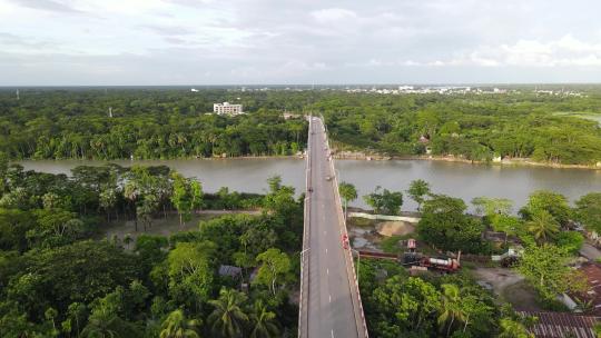 孟加拉国Jhalokati的Gabkhan桥。空中基座下降
