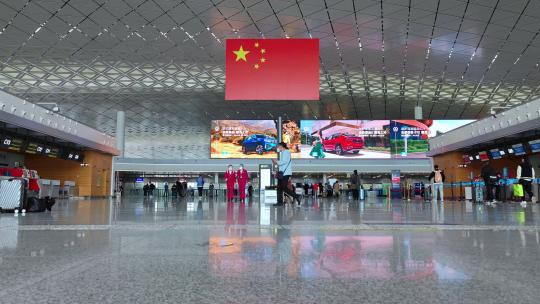 长春龙嘉国际机场出行的旅客人流延时拍摄视频素材模板下载