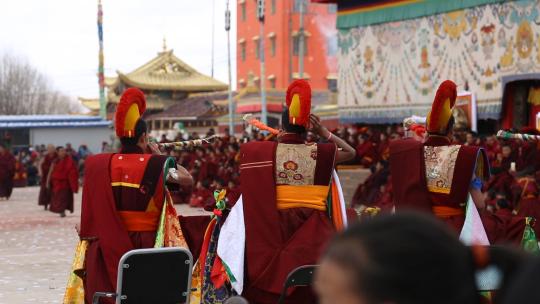 经幡 风  西藏  藏川佛教  法会 背影视频素材模板下载