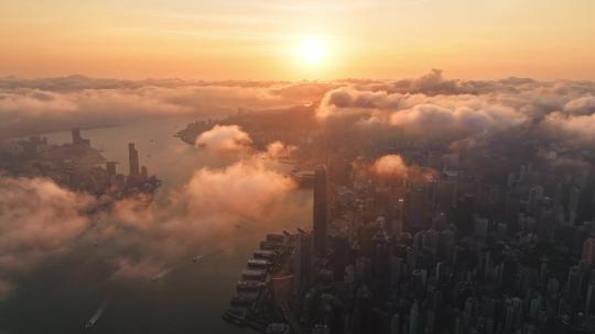 日出云层下的香港IFC大厦