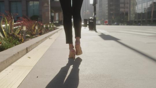 城市职场女性脚步视频素材模板下载