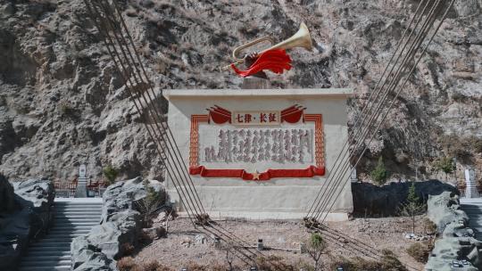 云南旅游香格里拉金沙江贺龙桥红军雕塑视频素材模板下载