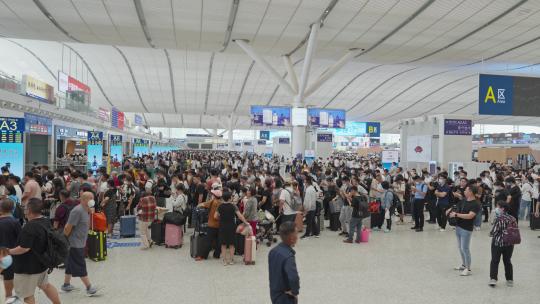 深圳北站火车站高铁站旅客排队登车全景视频素材模板下载