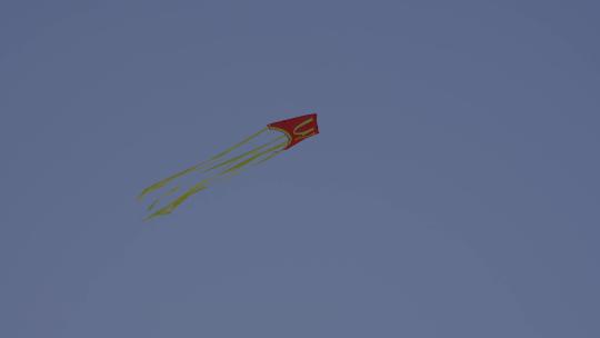海边天空放风筝视频素材模板下载