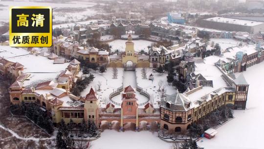雪后航拍城市建筑 冬季雪天游乐场欧式建筑