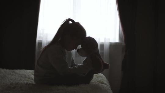 孤独患者 抑郁症 孤僻  孤独的小女孩视频素材模板下载