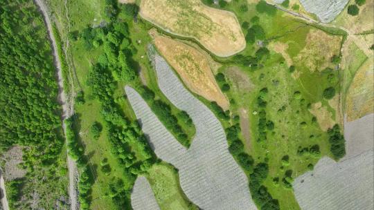 航拍川西高原四川甘孜新都桥甲根坝田园风光