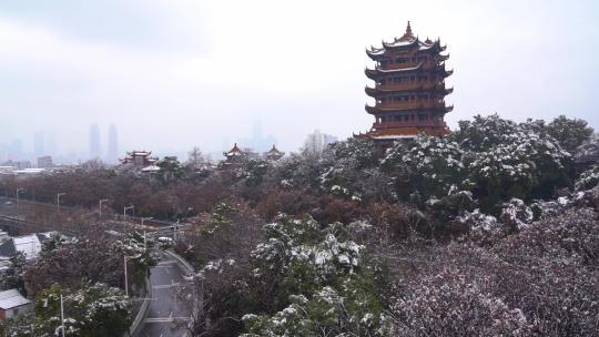 冬天白雪中的武汉城市地标武昌蛇山黄鹤楼