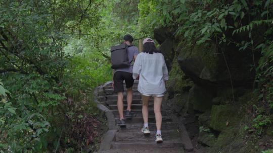 情侣登山旅游视频素材模板下载