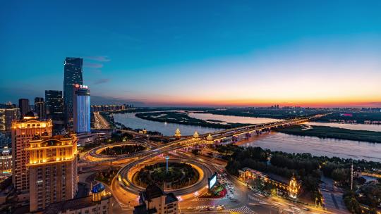 中国哈尔滨公路大桥日转夜延时风光