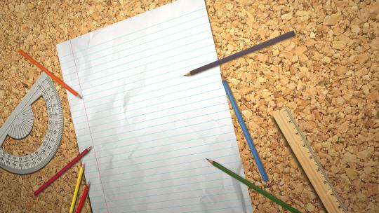 学生特写桌，带笔记本和铅笔，学校背景。教育主题的优雅奢华动画镜头