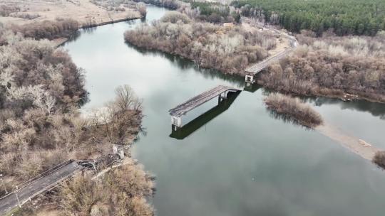 航拍乌克兰被摧毁的桥梁