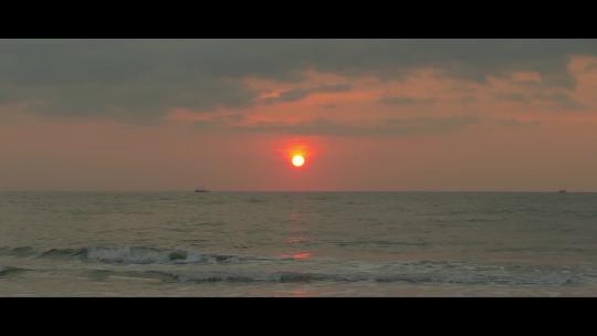 【海】吹海风文艺拍摄大景海浪温暖夕阳落日