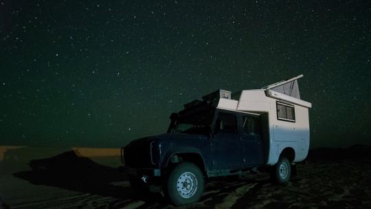 403_在撒哈拉沙漠的露营车