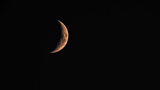 夜晚月亮的延时拍摄