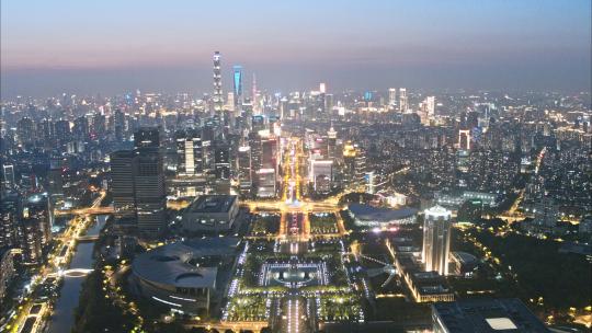 雾霾中的上海世纪大道中轴线夜景视频素材模板下载