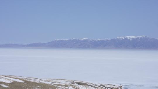 新疆赛里木湖天鹅湖水湖泊高原雪山高山