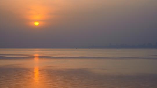 巢湖边红石咀的湖上落日