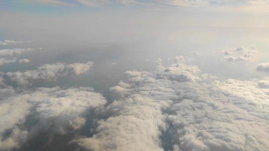 江西上饶飞机窗外的乌云云海