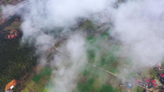 高空俯瞰山村田园