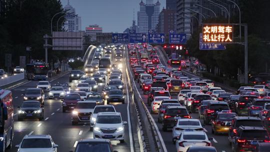 城市街道交通 北京车流夜景