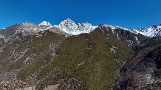 航拍阿坝四姑娘山双桥沟日月宝镜五色山雪山