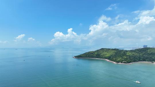 航拍户外蓝色海洋蓝天白云海岸线自然海景