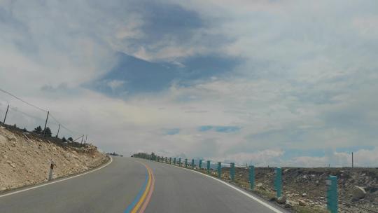 驾驶员视角自驾游川藏线318国道风光视频素材模板下载