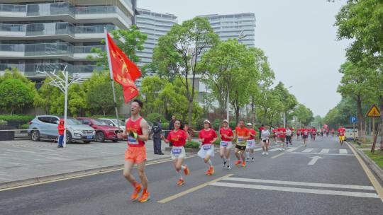 马拉松赛-运动队选手列队跑步