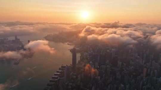 日出云层下的香港IFC大厦