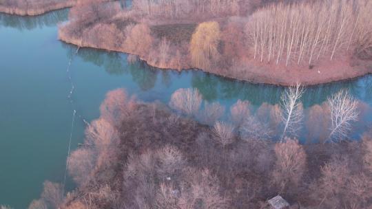 秋冬北方城市湿地公园冰湖航拍