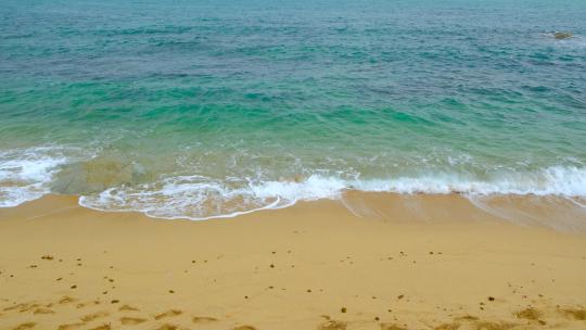 清澈的海水 海边沙滩海滩浪花视频素材模板下载