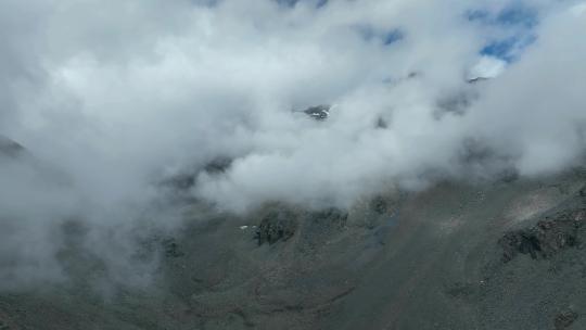 航拍阿坝岷山山脉四根香峰雪山云海高原风光