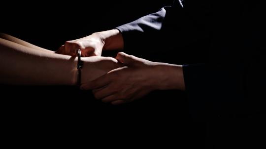 犯罪犯法 违法乱纪抓捕嫌疑犯 贪污腐败