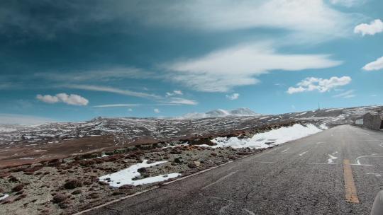 西藏旅游风光219国道车窗外蓝天雪山视频素材模板下载