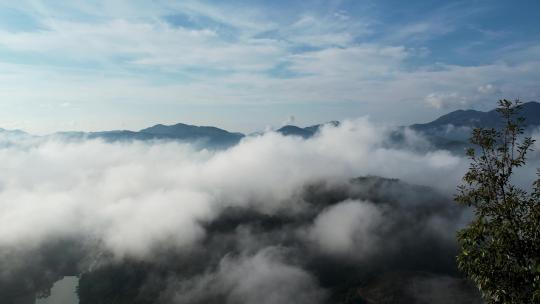 航拍高山顶云海雾森林水雾气峰美丽乡村清晨