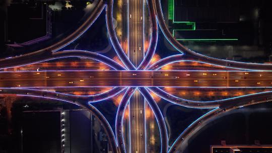 俯瞰城市立交桥交通夜景
